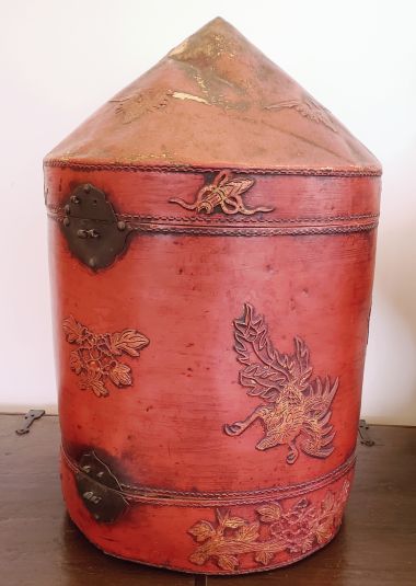 Leather Chinese Hat Box

中式皮帽盒