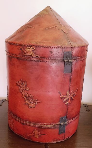 Leather Chinese Hat Box

中式皮帽盒