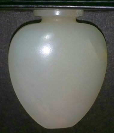 Jade Snuff Bottle 軟玉鼻煙壺 鼻煙壺